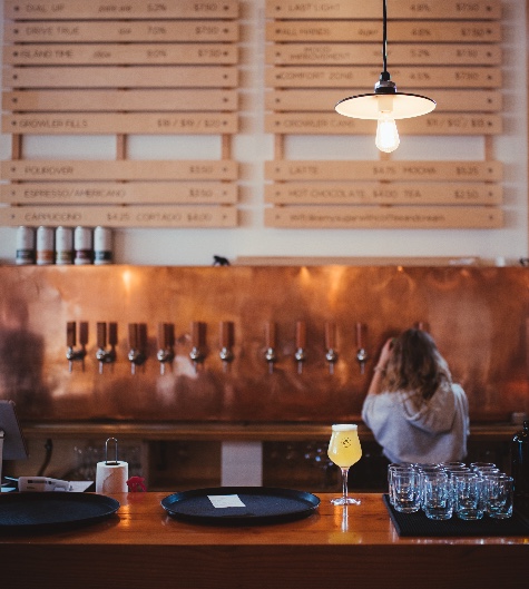 Bartender pouring a drink in Bannerman Brewery